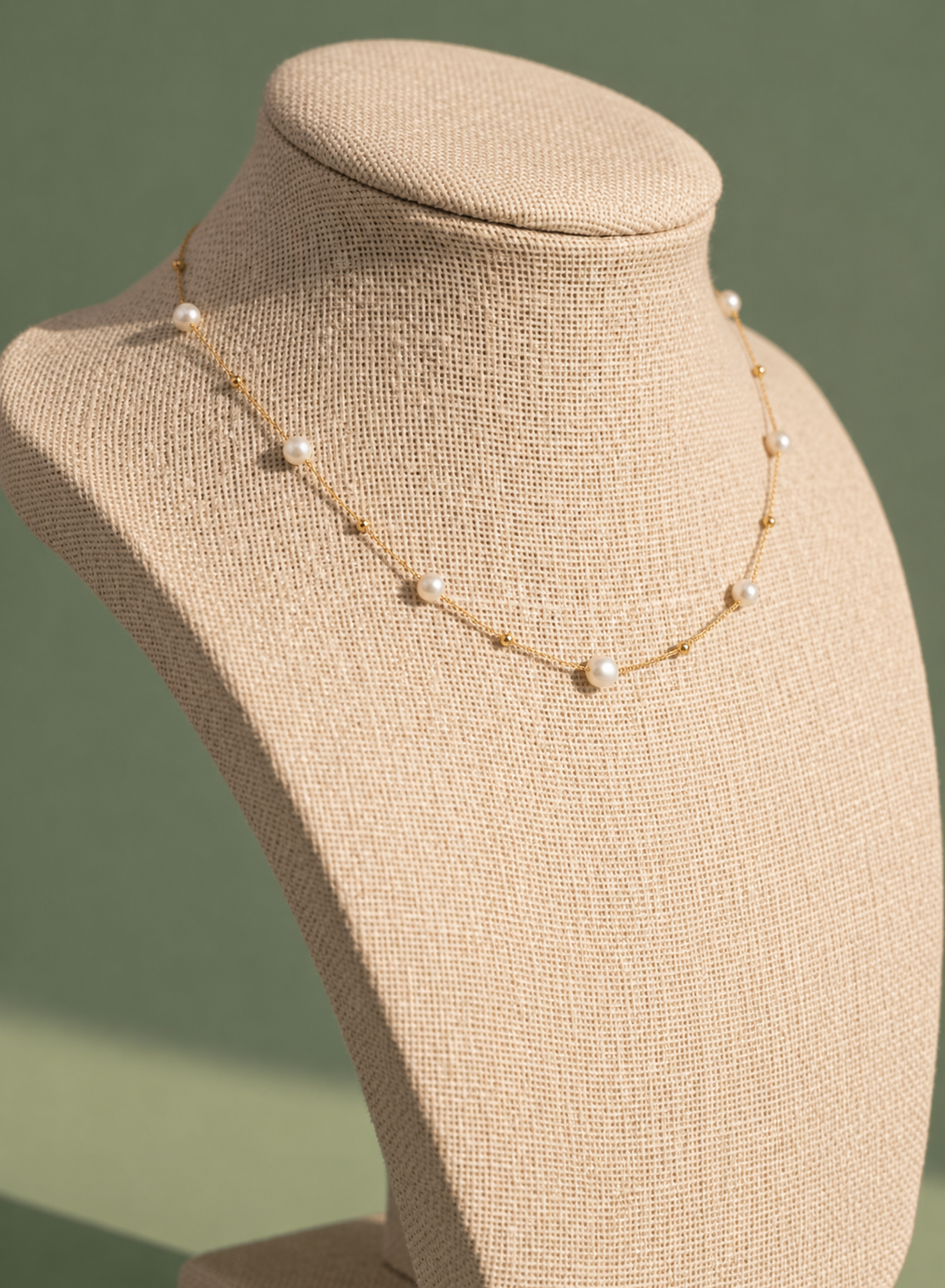 Elegant Gold-Plated Necklace with Luminous Pearls - Image 2